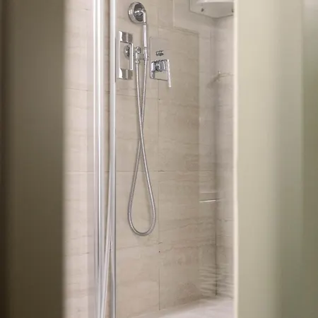 Szálloda 1.75 La Treve Párizs